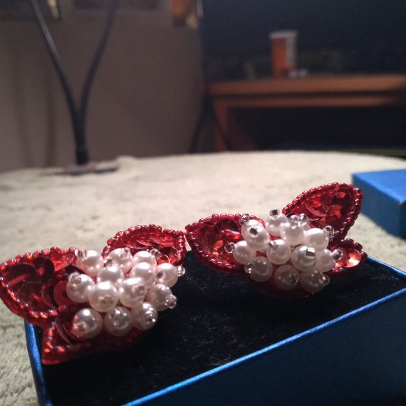 Handcrafted red butterfly's and simulated peals costume earrings - Picture 5 of 6